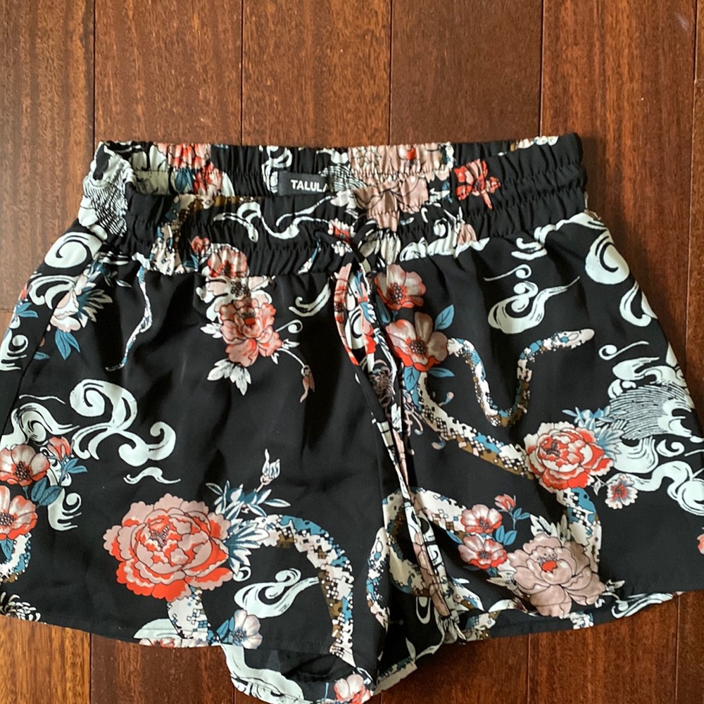 Aritzia Talula shorts